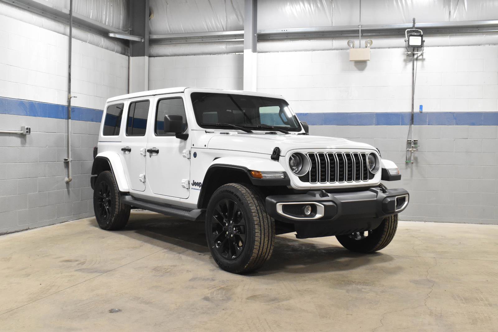 Used 2025 Jeep Wrangler Sahara image 29