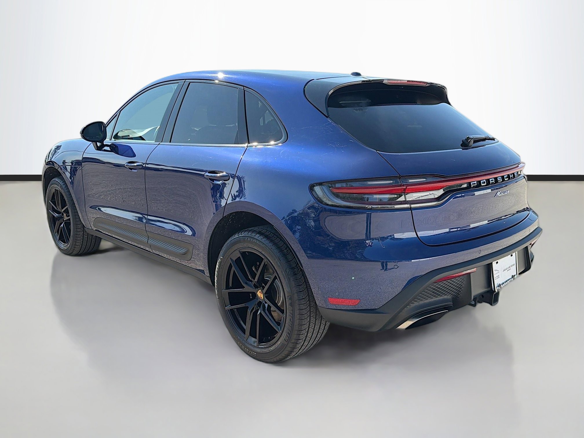 Used 2024 Porsche Macan image 3