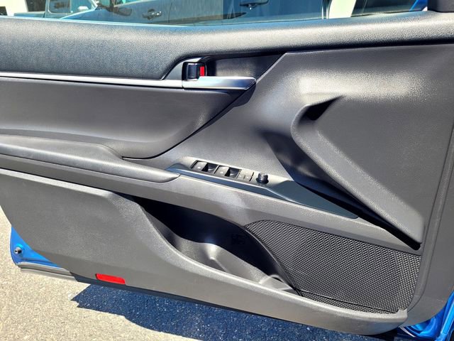 Used 2020 Toyota Camry SE w/ Blackout Package FWD image 13
