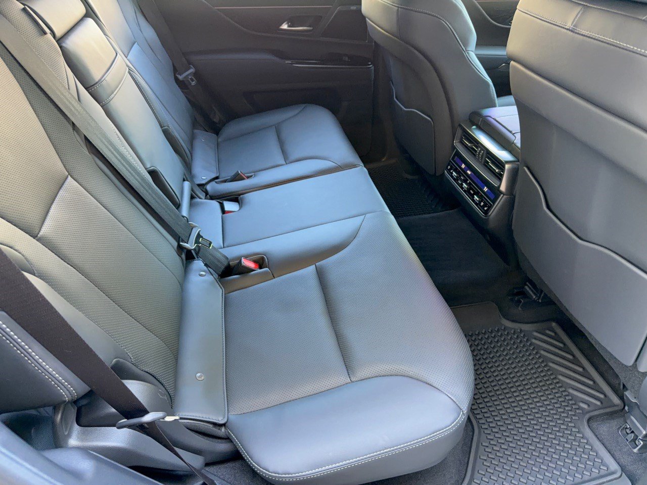 Certified 2025 Lexus LX 600 4WD w/ Appearance Package image 30