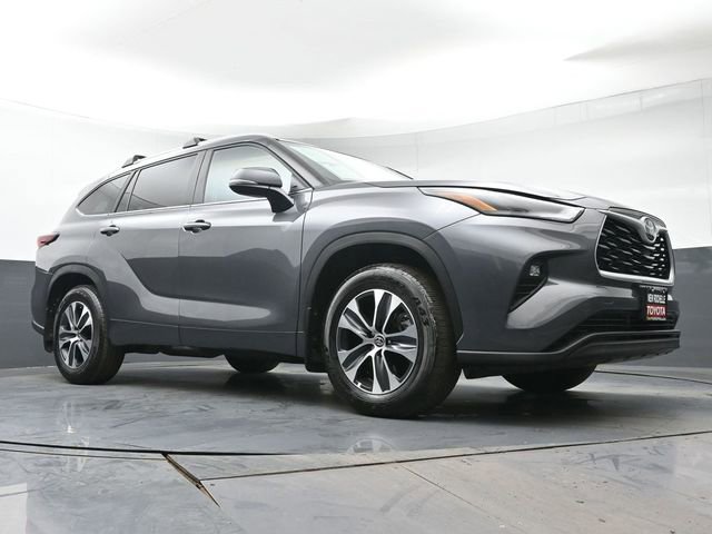 Certified 2024 Toyota Highlander XLE AWD/4WD image 38