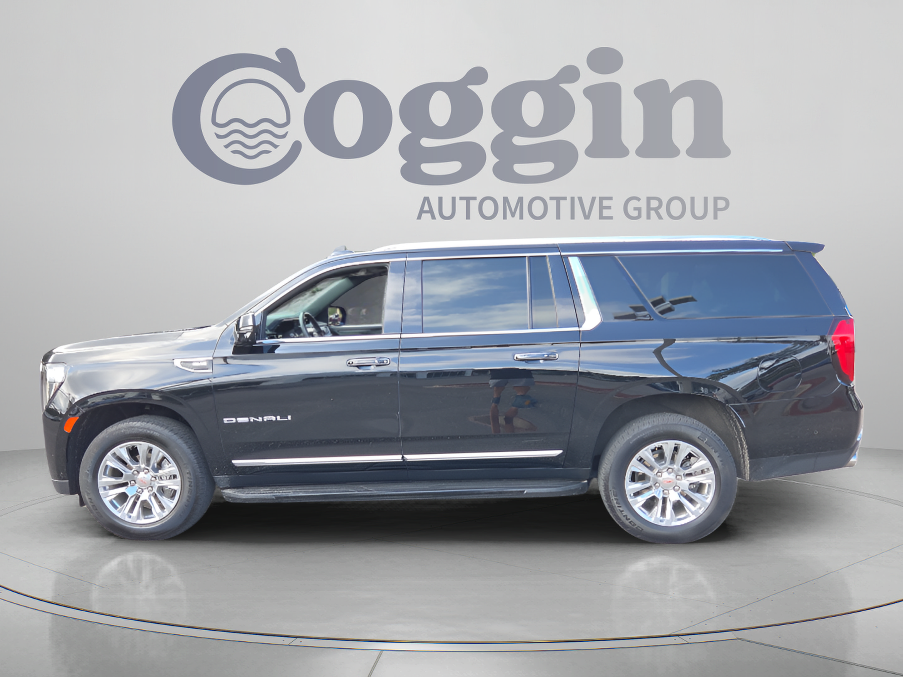 Used 2024 GMC Yukon XL Denali w/ Advanced Technology Package AWD/4WD image 2