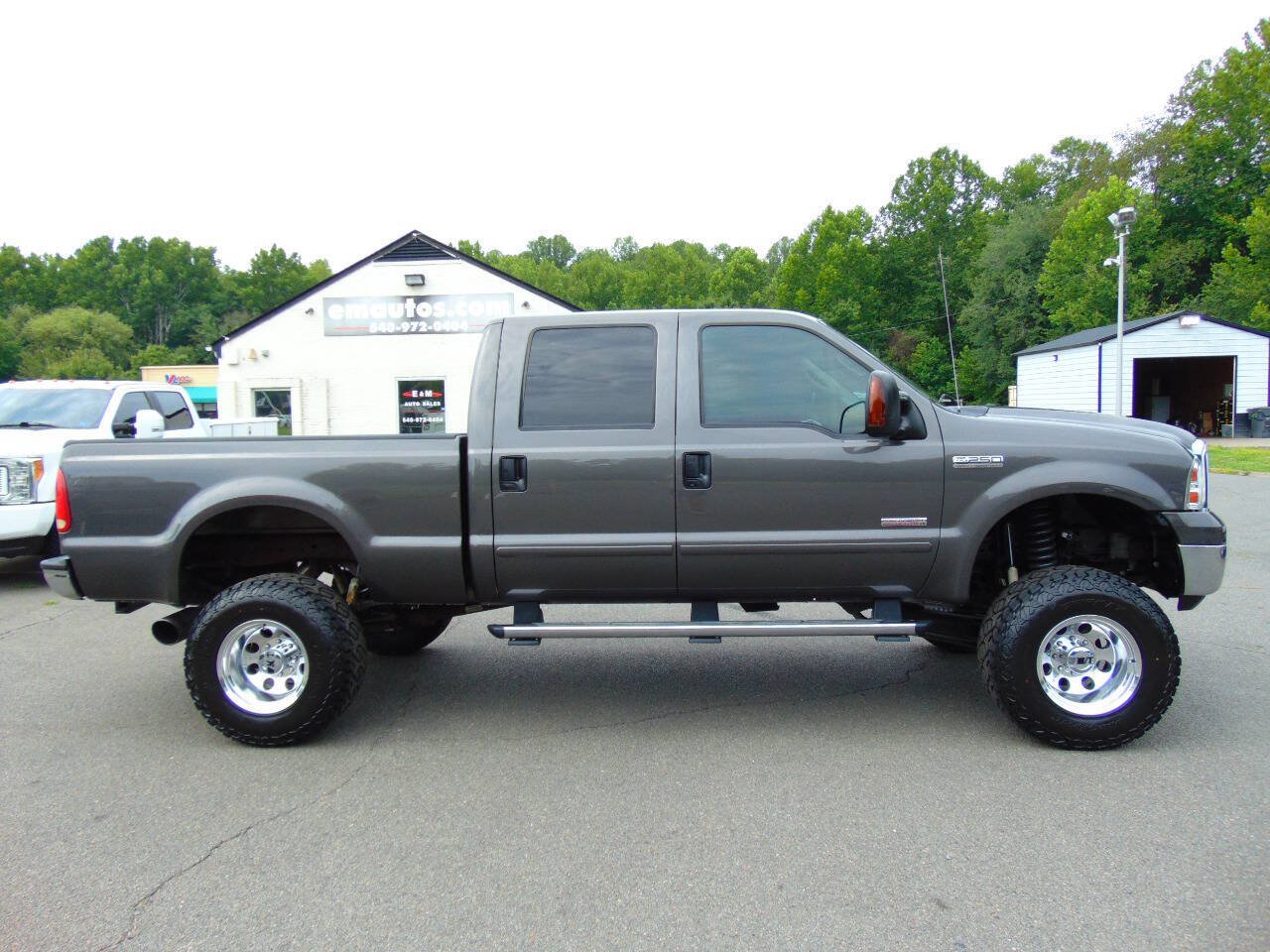 Used 2005 Ford F250 Lariat AWD/4WD image 2