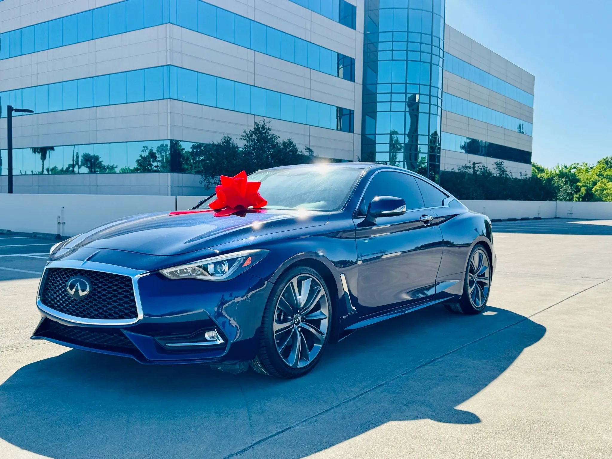 Used 2019 INFINITI Q60 3.0t Luxe w/ Cargo Package RWD image 16