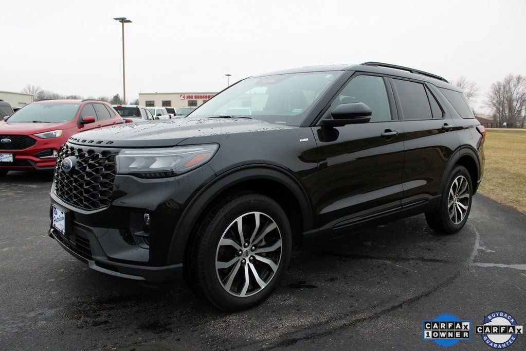 Used 2025 Ford Explorer ST-Line image 3