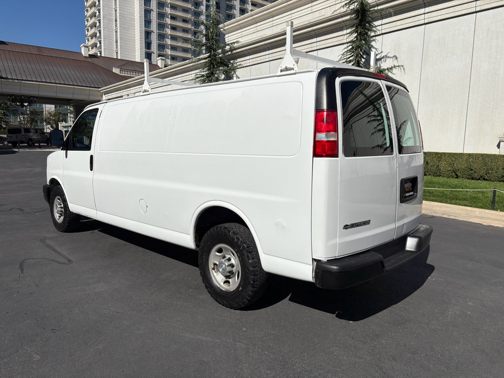 Used 2017 Chevrolet Express 2500 Extended image 10