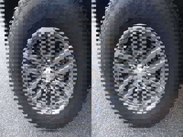 Used 2024 Chevrolet Colorado LT w/ LT Convenience Package image 32