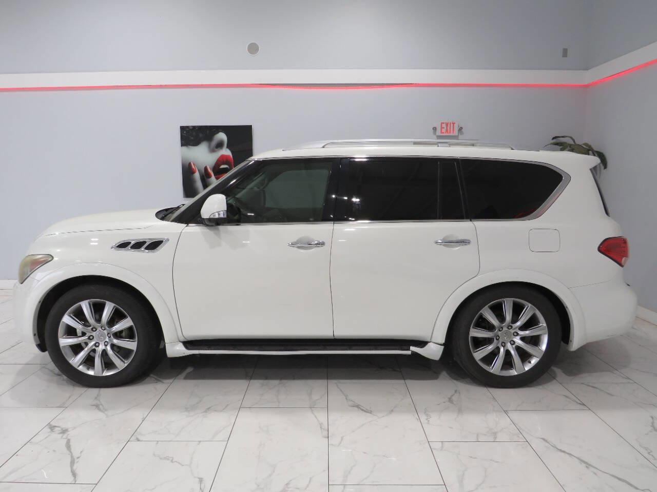 Used 2011 INFINITI QX56 4WD w/ Deluxe Touring Pkg image 6