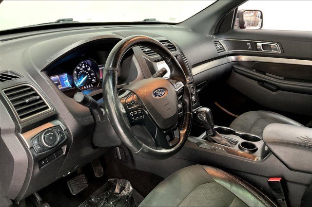 Used 2018 Ford Explorer XLT w/ Equipment Group 202A image 14