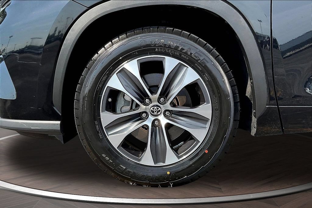 Used 2022 Toyota Highlander XLE FWD image 37