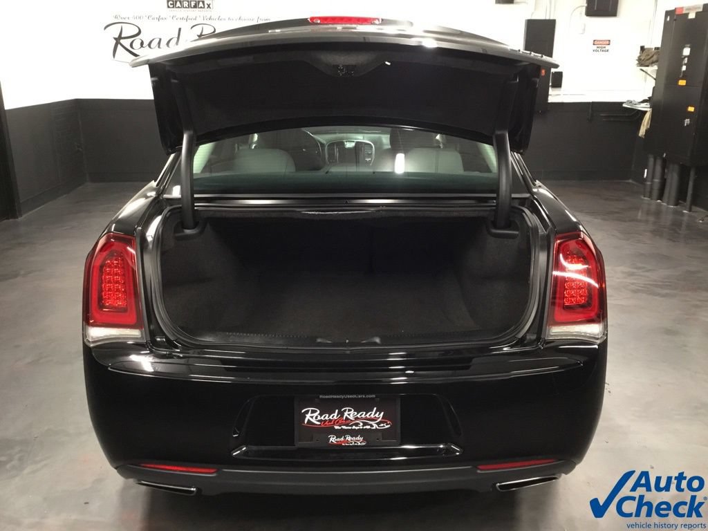 Used 2018 Chrysler 300 Touring w/ Sport Appearance Package RWD image 12