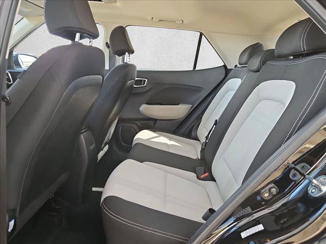 Used 2023 Hyundai Venue SEL FWD image 15