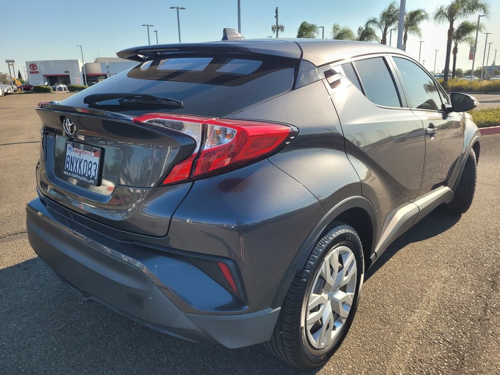 Used 2019 Toyota C-HR LE FWD image 4