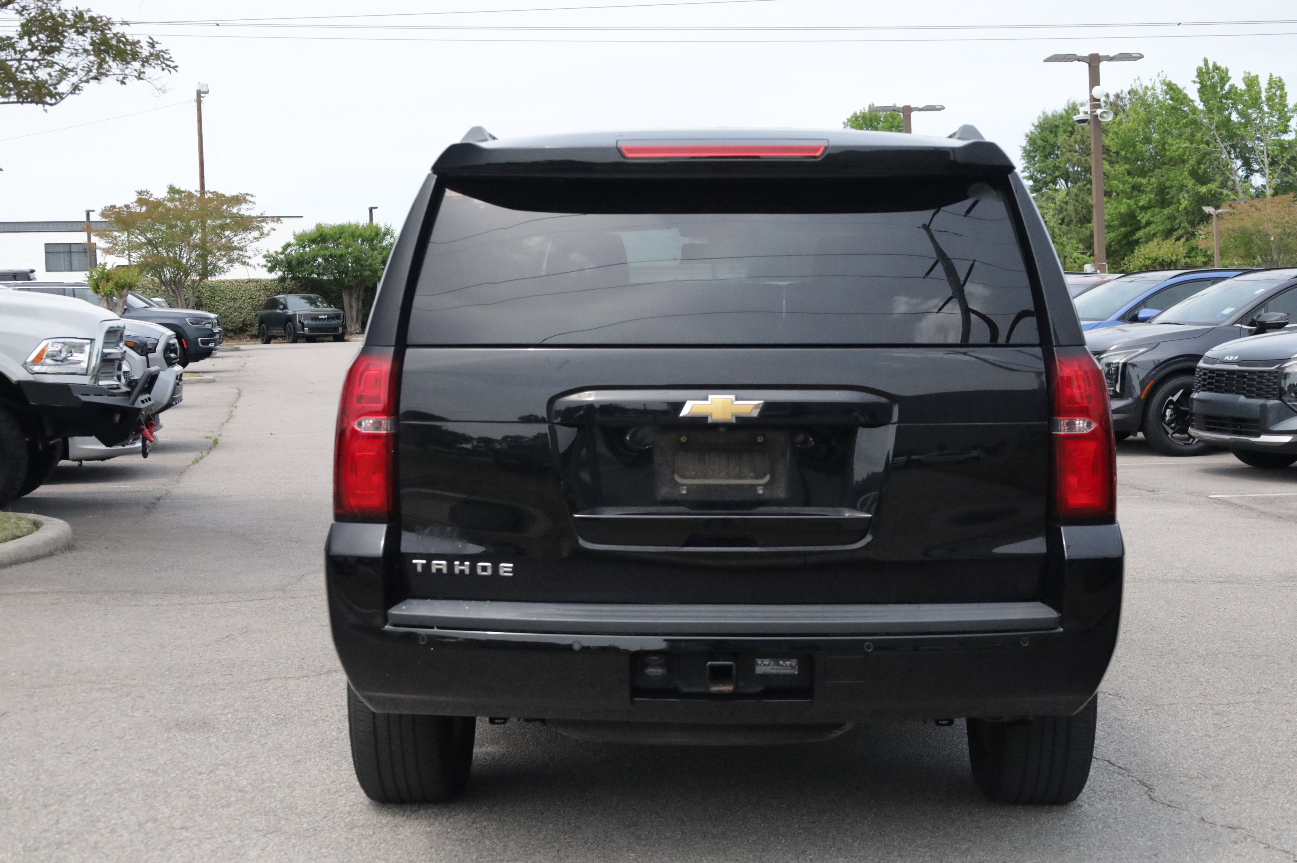 Used 2018 Chevrolet Tahoe LS w/ Enhanced Driver Alert Package RWD image 4