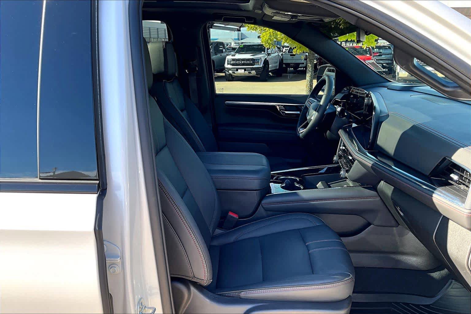 Used 2025 Chevrolet Tahoe RST w/ RST Capability Package AWD/4WD image 9