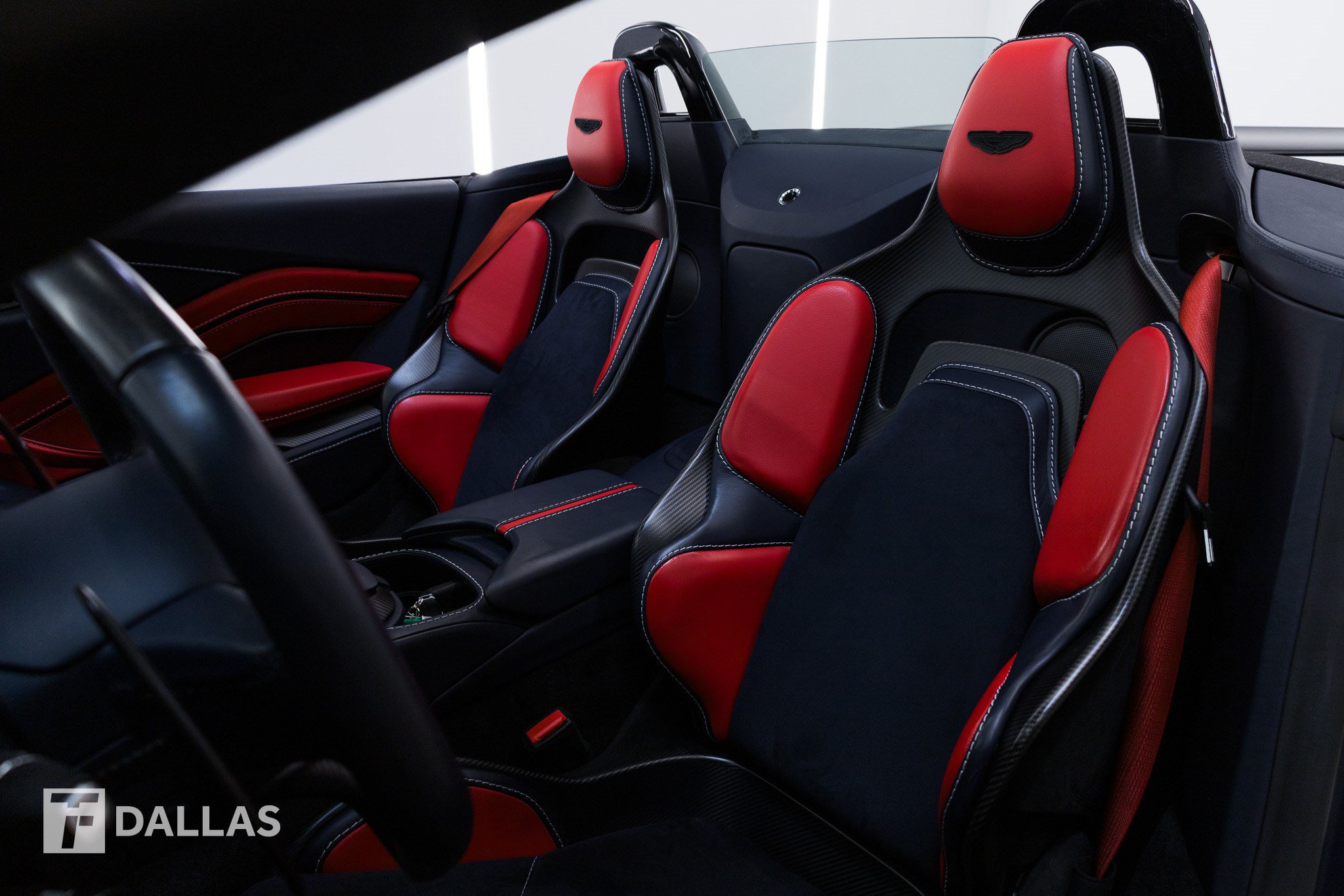 Used 2023 Aston Martin V12 Vantage Roadster RWD image 27