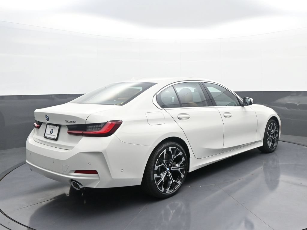 New 2026 BMW 330i xDrive Sedan w/ Convenience Package AWD/4WD image 7