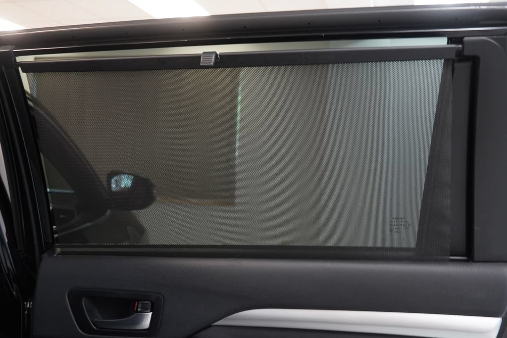 Used 2019 Toyota Highlander XLE AWD/4WD image 33