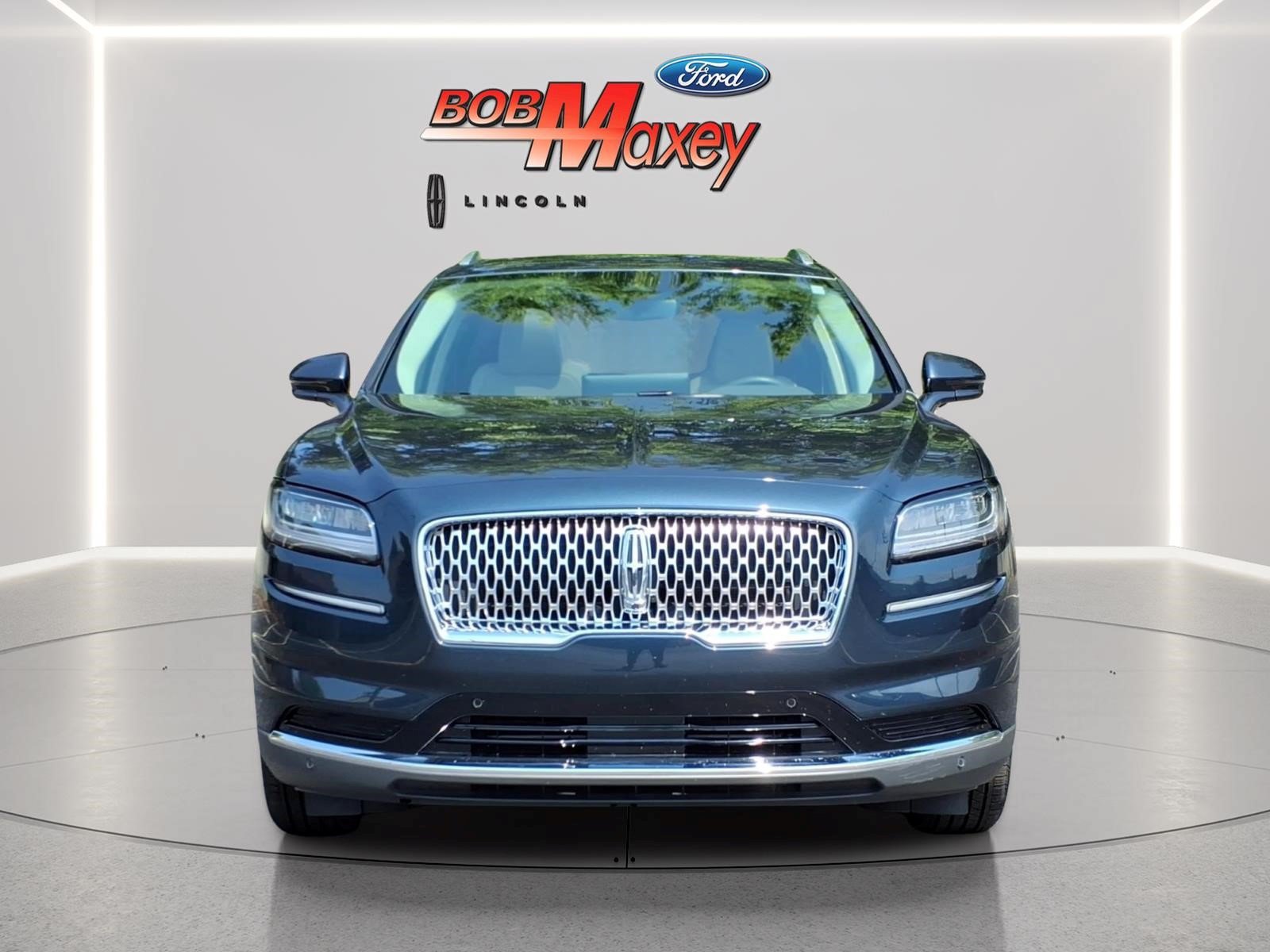 Used 2023 Lincoln Nautilus Reserve w/ Equipment Group 201A AWD/4WD image 2