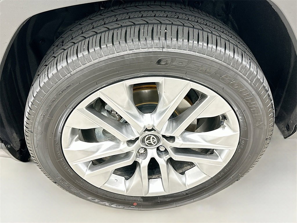 Used 2025 Toyota RAV4 XLE Premium image 31