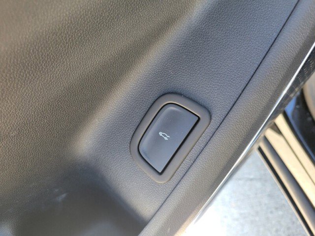 Used 2024 GMC Acadia Denali image 16