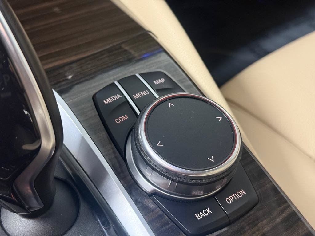 Used 2018 BMW 530e w/ Premium Package 2 RWD image 28