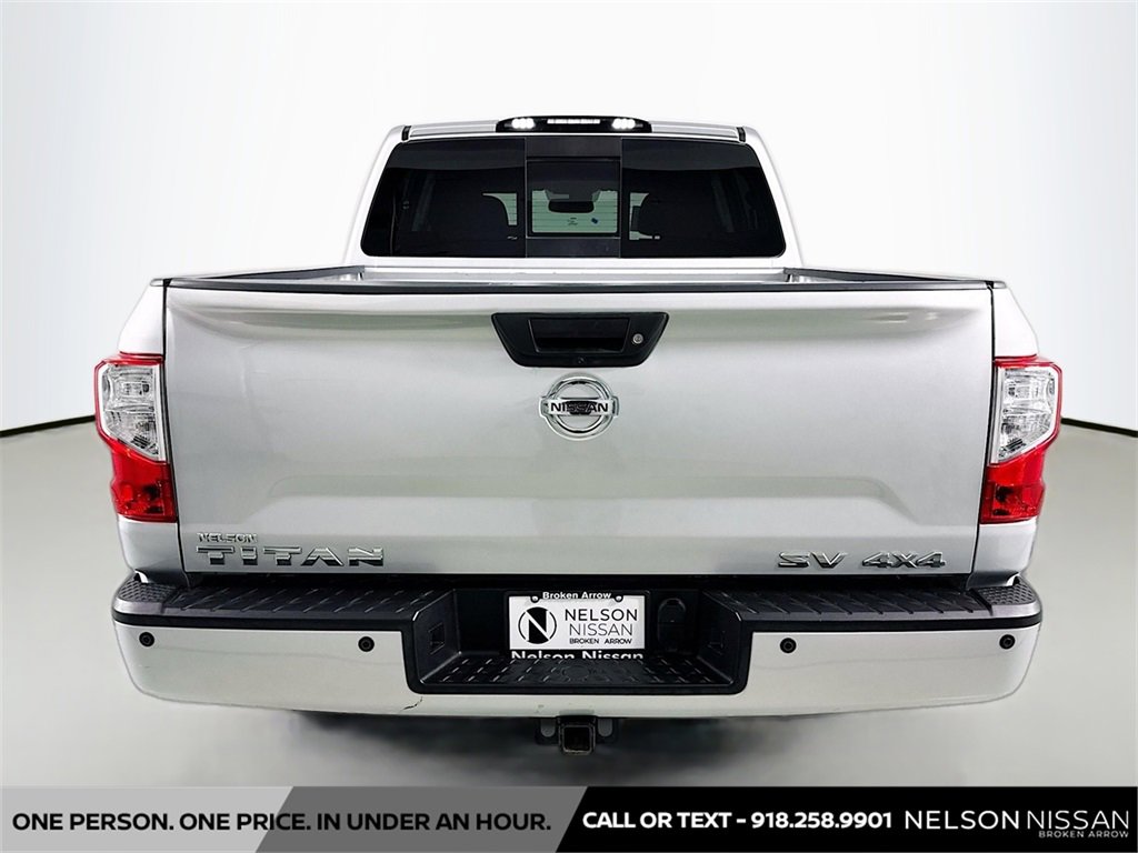 Used 2017 Nissan Titan SV image 6