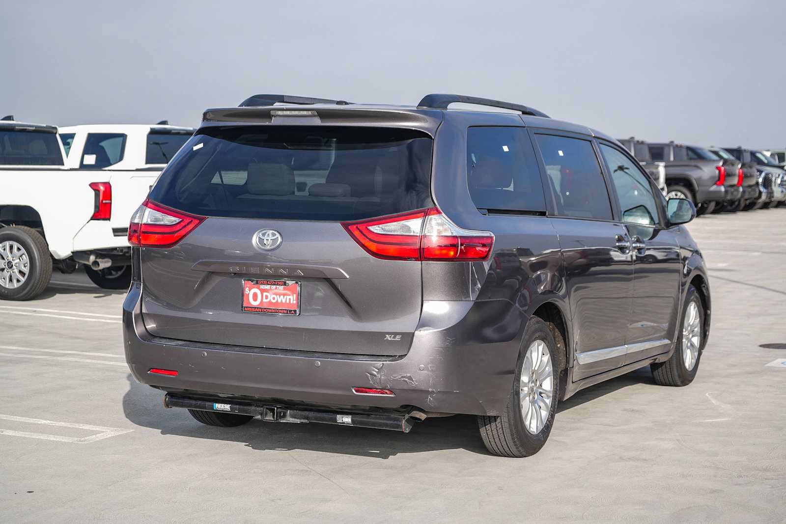 Used 2017 Toyota Sienna XLE w/ XLE Navigation Package FWD image 6
