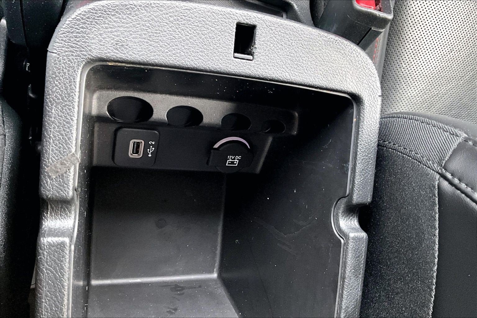 Used 2019 Jeep Cherokee Trailhawk AWD/4WD image 32
