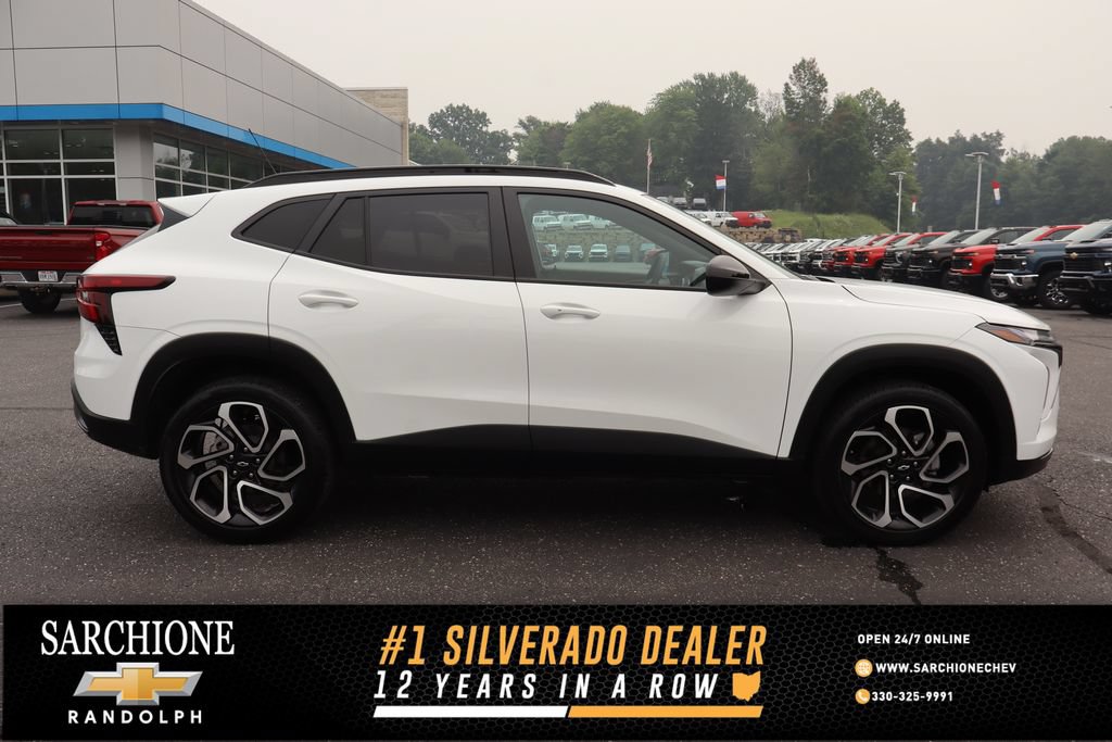 Used 2024 Chevrolet Trax RS w/ Sunroof Package FWD image 1