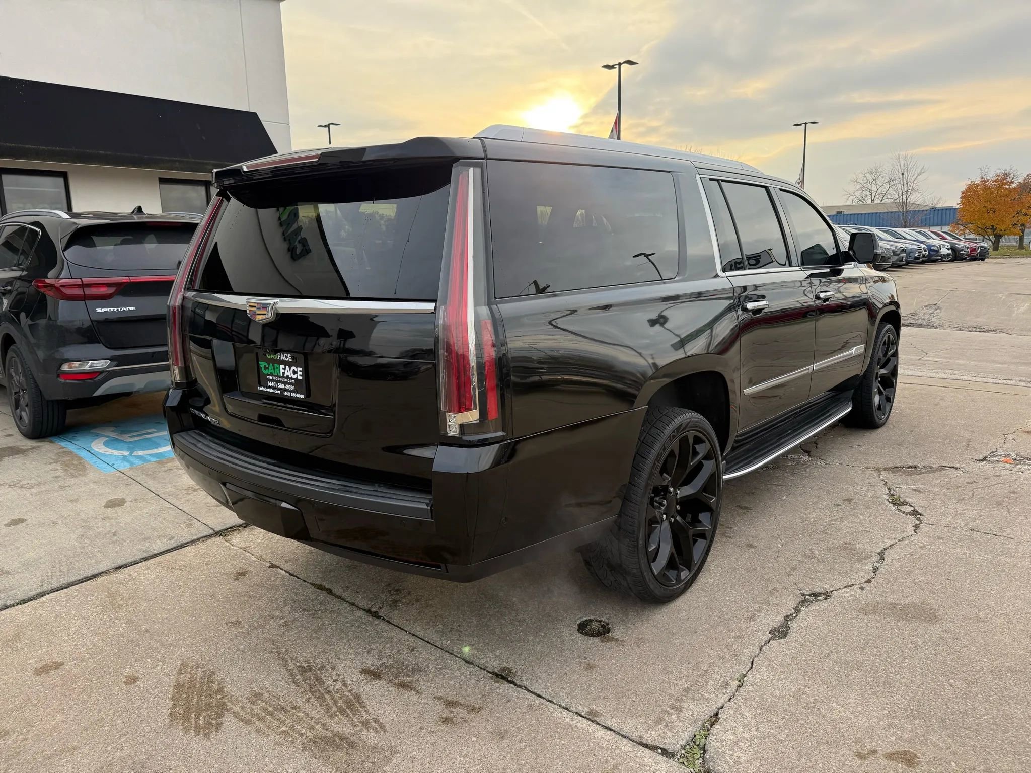 Used 2017 Cadillac Escalade ESV Luxury image 16
