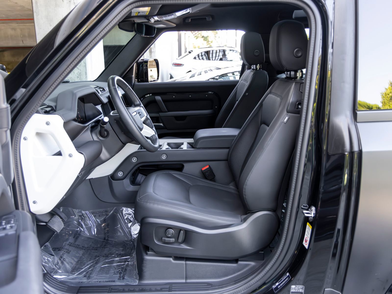 Used 2025 Land Rover Defender 90 X-Dynamic SE AWD/4WD image 29