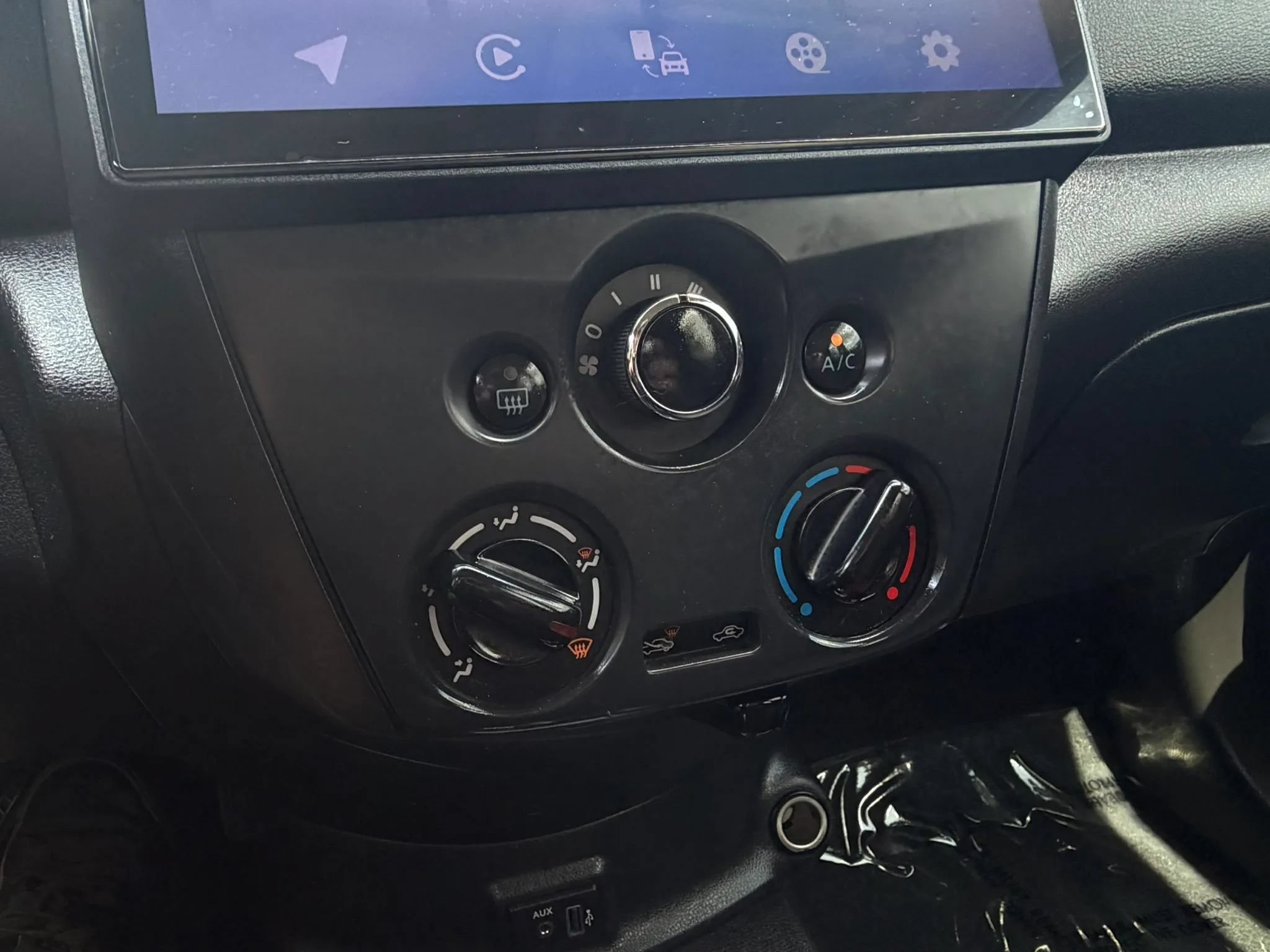 Used 2018 Nissan Versa SV FWD image 21