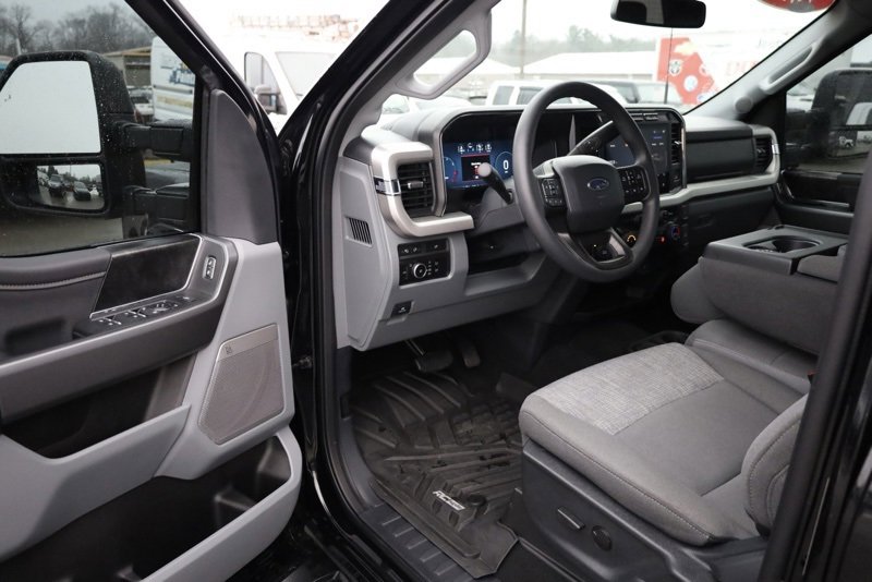Used 2024 Ford F350 XLT w/ XLT Premium Package image 9