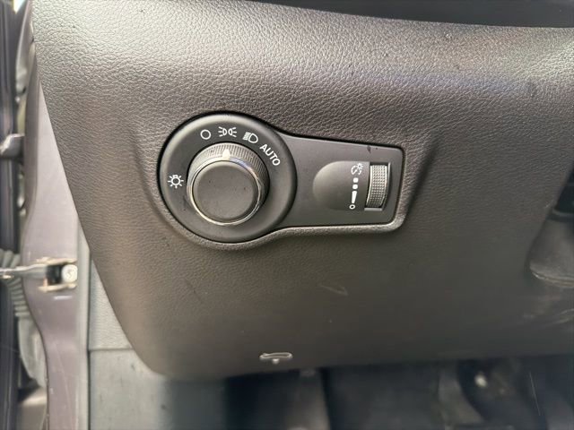 Used 2024 Jeep Compass Sport image 9