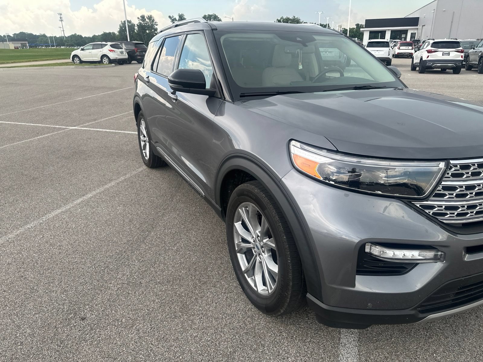 Used 2022 Ford Explorer Limited w/ Equipment Group 301A RWD image 4