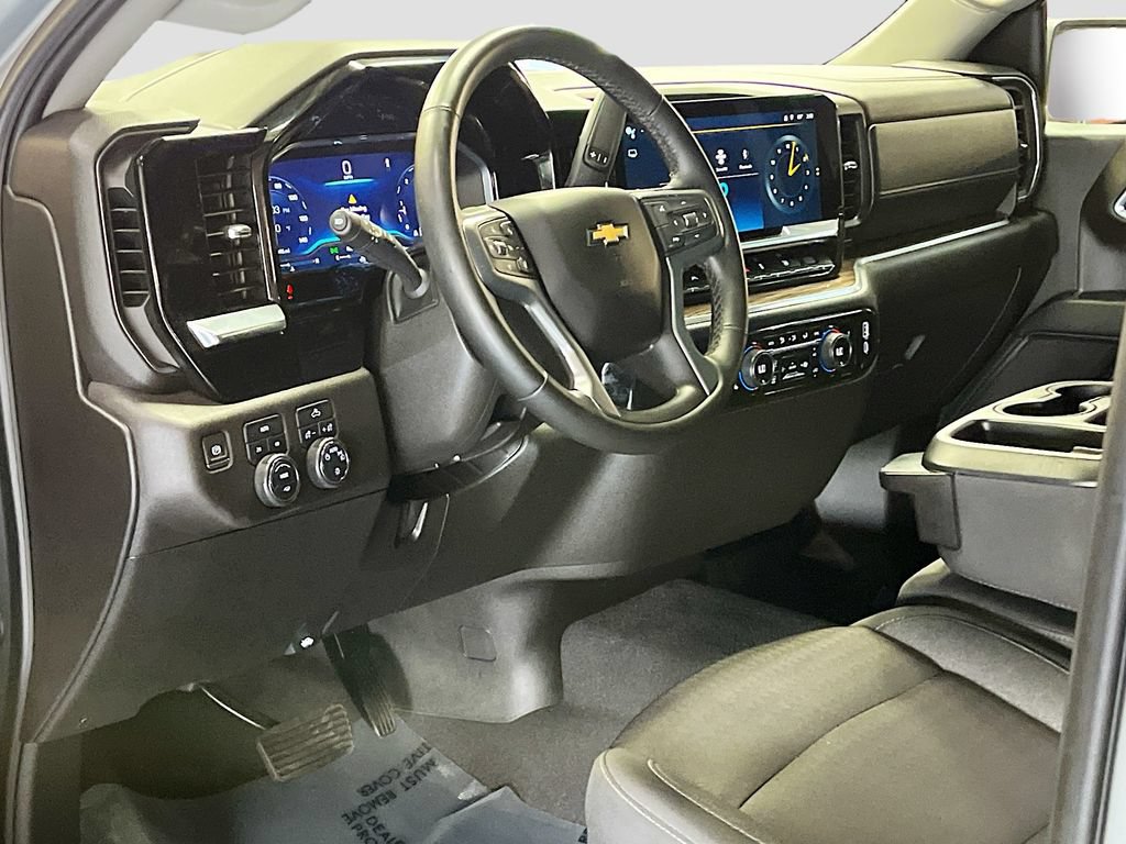 Used 2024 Chevrolet Silverado 1500 LT AWD/4WD image 9