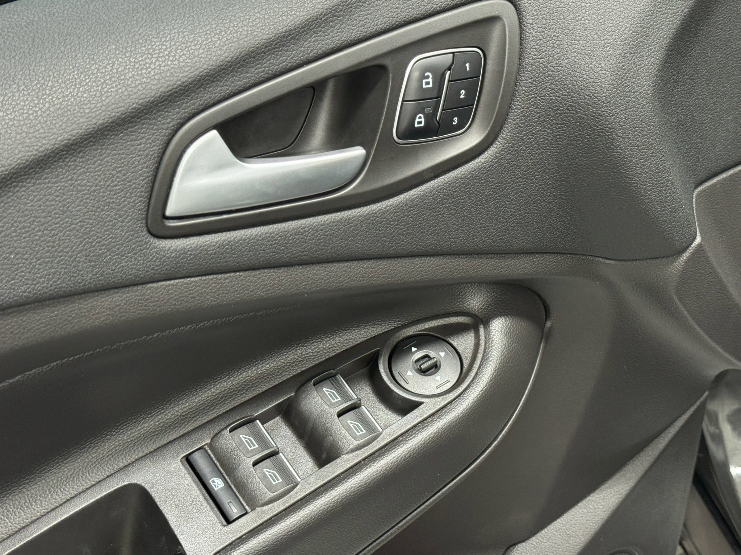 Used 2018 Ford Escape Titanium image 24