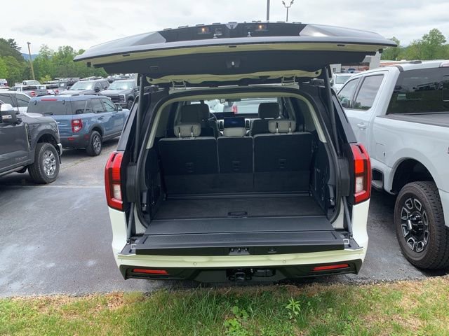 New 2025 Ford Expedition Active RWD image 9