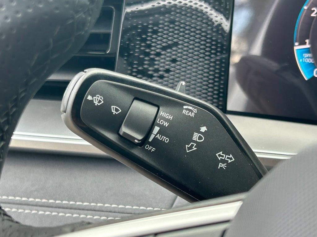 New 2026 Volkswagen Tiguan SE R-Line FWD image 25