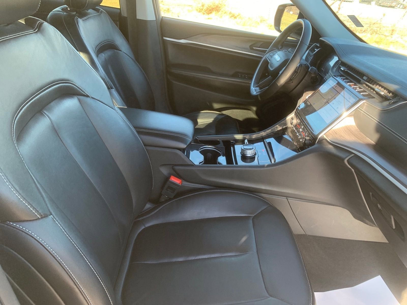 Used 2023 Jeep Grand Cherokee Limited image 32