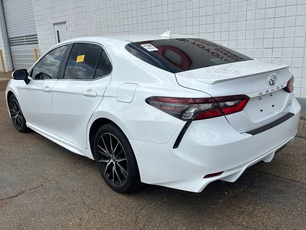 Used 2024 Toyota Camry SE image 5
