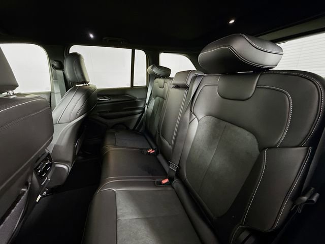 New 2025 Jeep Grand Cherokee Altitude image 23