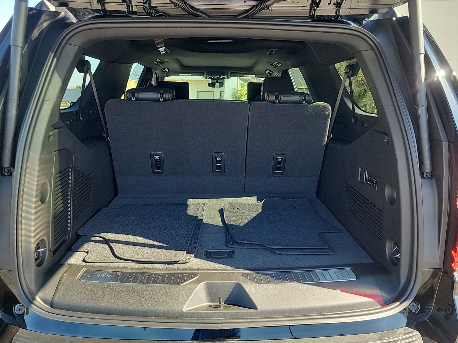New 2026 GMC Yukon XL AT4 w/ AT4 Premium Plus Package AWD/4WD image 7