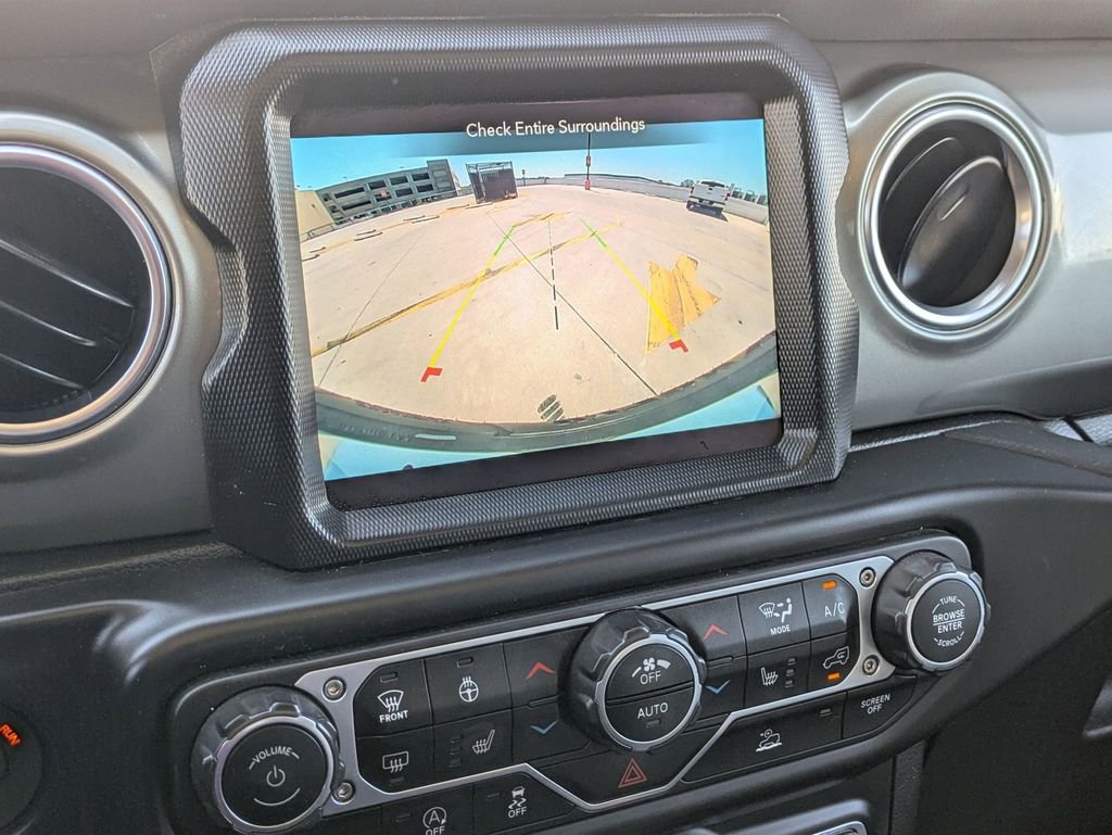Used 2022 Jeep Wrangler Unlimited Sahara w/ Cold Weather Group AWD/4WD image 16