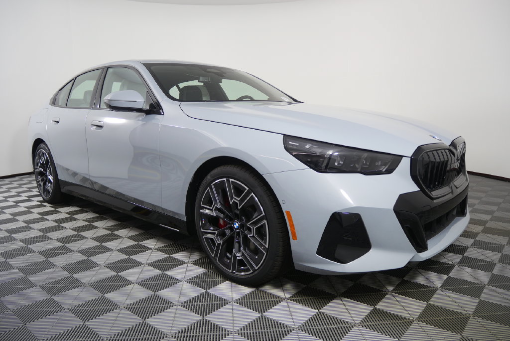 New 2027 BMW 530i w/ M Sport Package RWD image 2