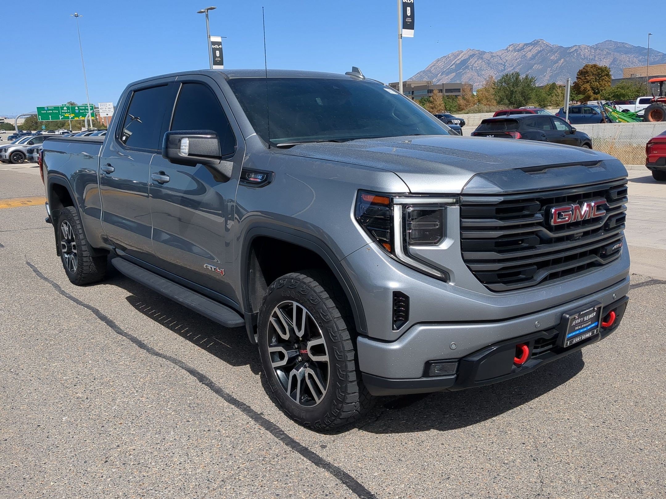 Used 2024 GMC Sierra 1500 AT4 w/ Technology Package AWD/4WD image 8