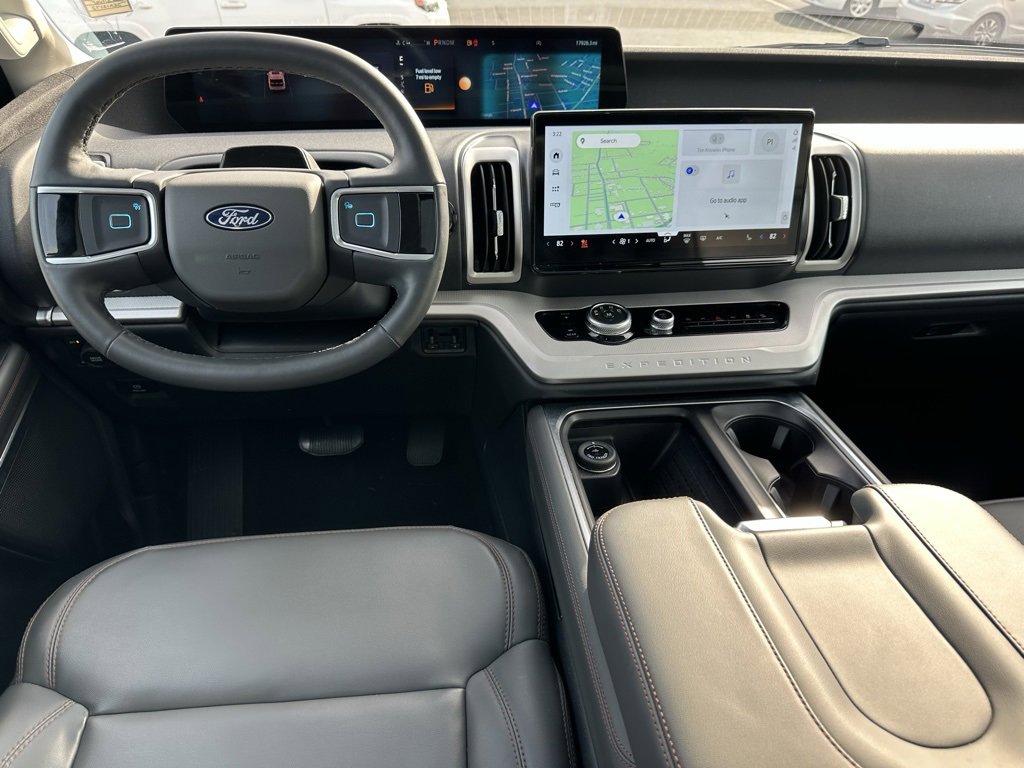 Used 2025 Ford Expedition Active image 5