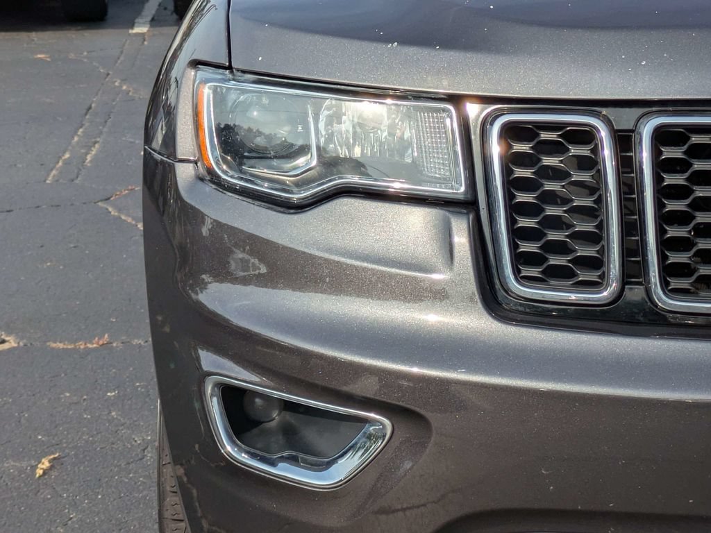 Used 2019 Jeep Grand Cherokee Laredo w/ 18" Wheel & 8.4" Radio Group AWD/4WD image 10