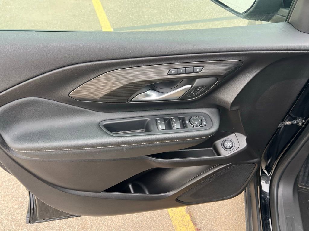 Used 2024 GMC Terrain SLT image 8